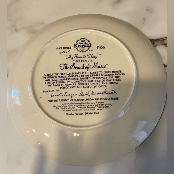"My Favorite Things" ~ Knowles 8" Collectors Plate 1986 #17033F Fine China - Picture 2 of 2